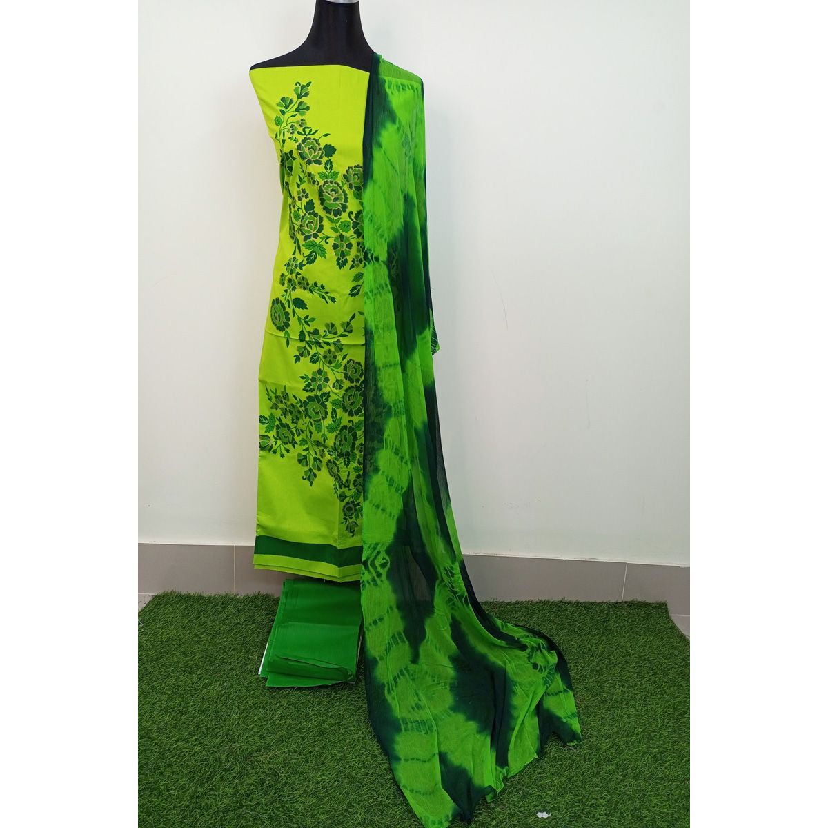 Block three piece with shiffon orna for women