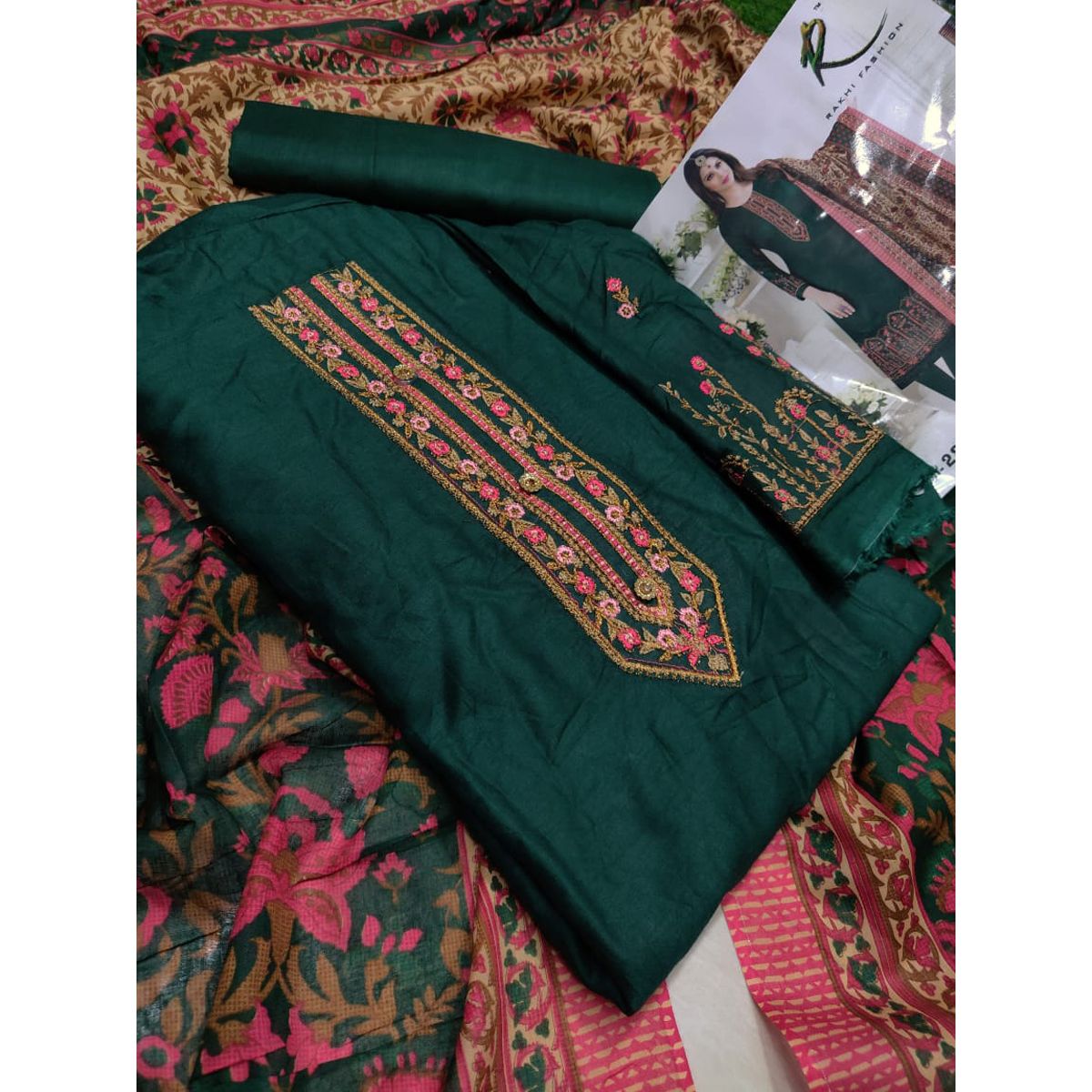 Mokkha ক্যাটালগ ড্রেস VIP Butics/Butix Skin Print Unstitched Three Piece Dresses (3 Piece)