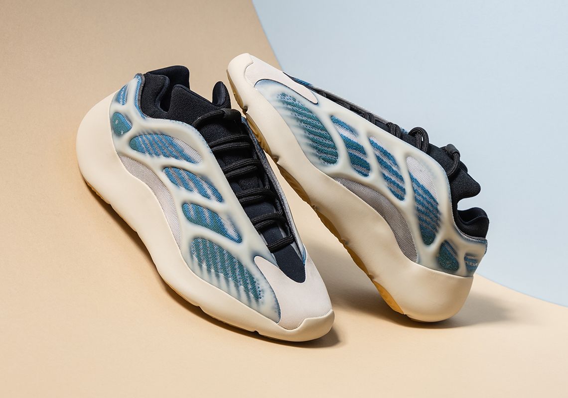 Addidass boost 700 V3 sneakers for men-all