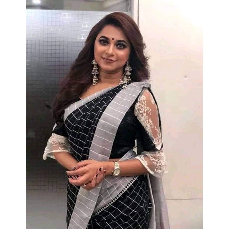 Fashionable Dhupiyan Silk Tangail Tat Check Saree For Women