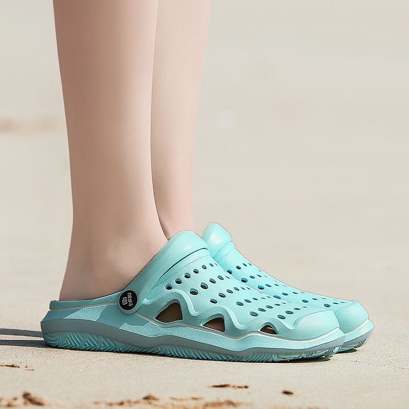 2022 Summer New Men's Clogs Sandals EVA Lightweight Beach Slippers Non-slip Mule Men Women Garden Clog Shoes Casual Flip Flops