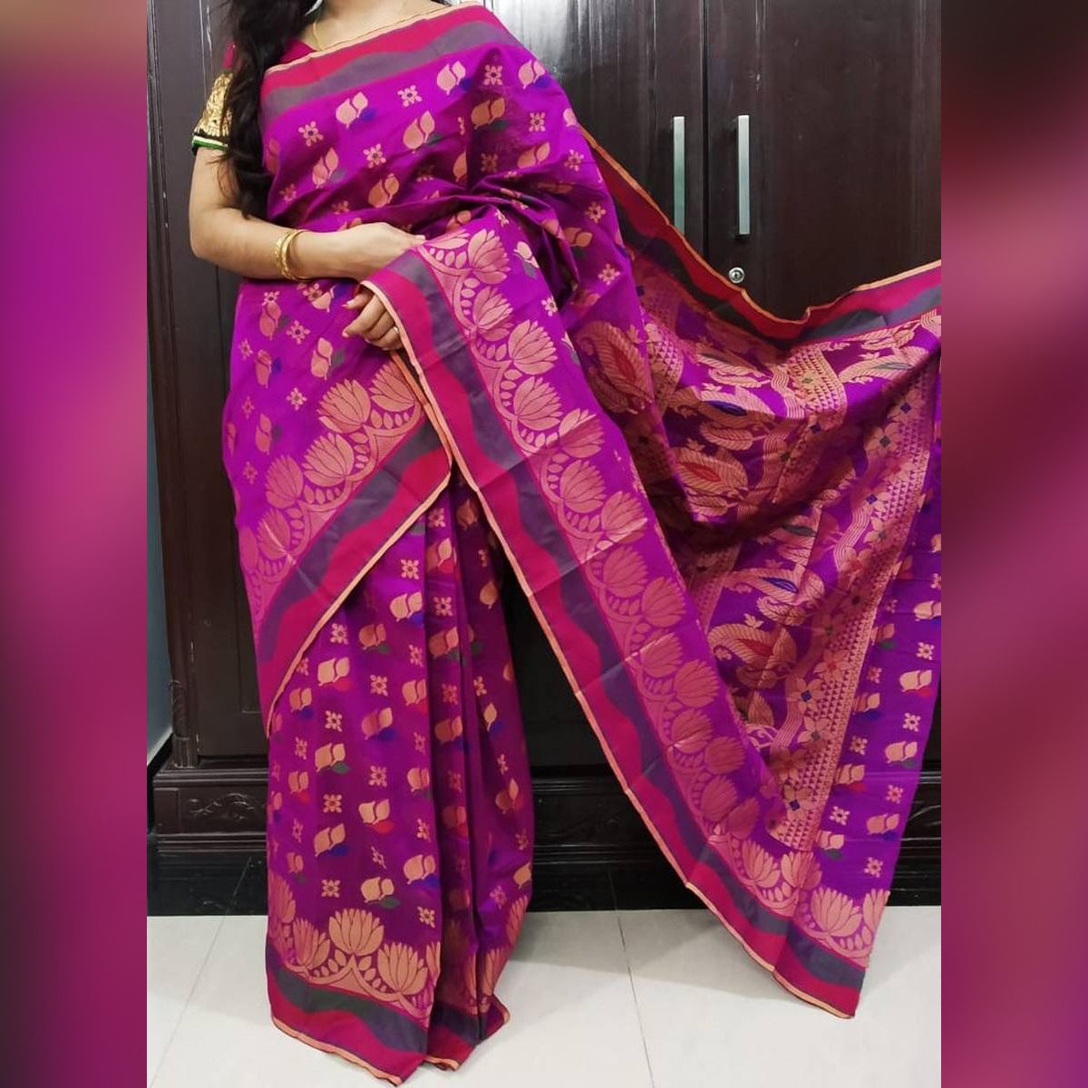 Mejenda Colour Halfsilk Jamdani/ ম্যাজেন্টা রঙের হাফসিল্ক জামদানি