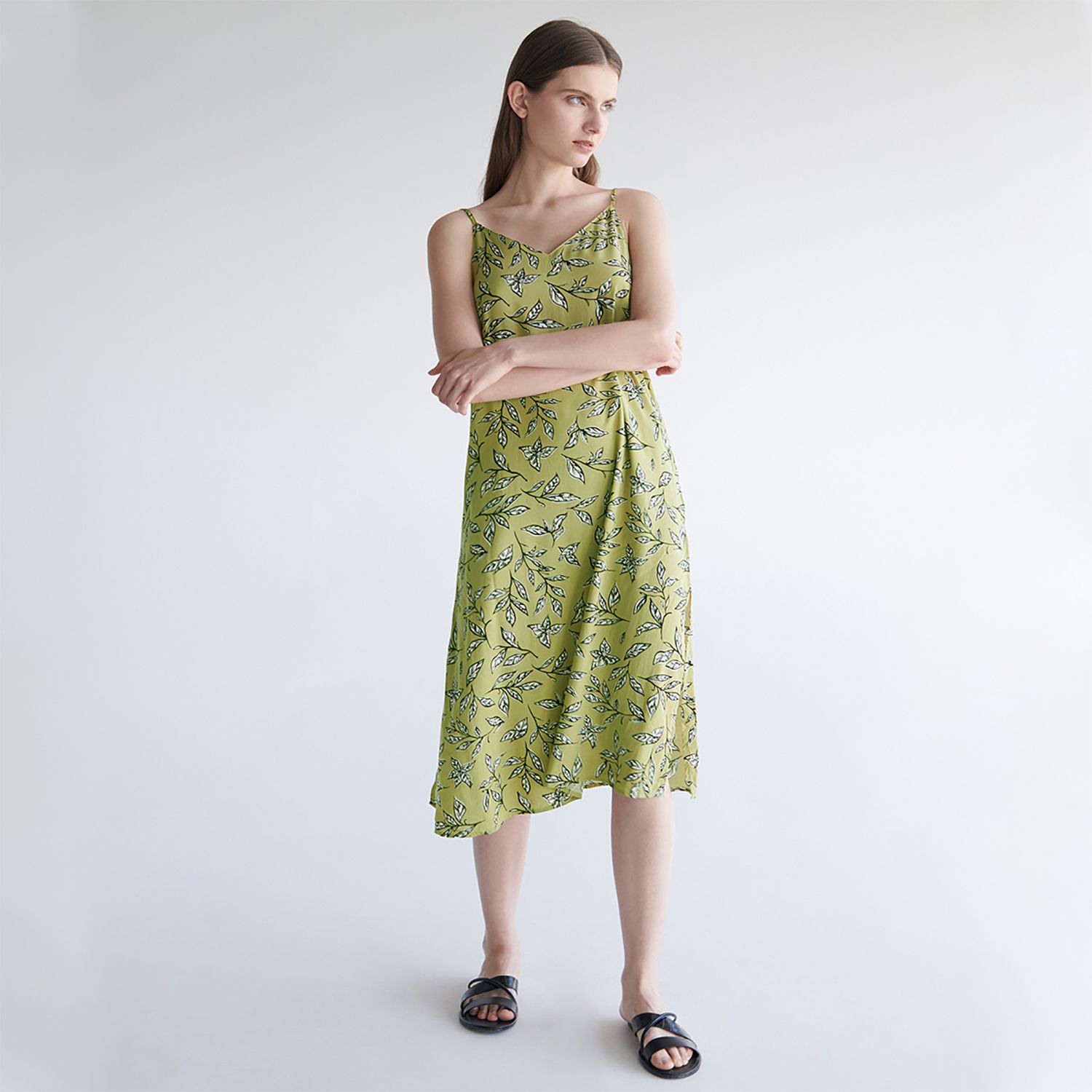 Olive Printed Viscose Sleeveless Lace-Up Ladies Night Dress (BLK/OLV/CT-17)