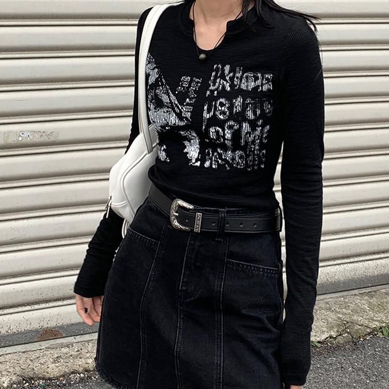 Tonngirls Retro Graffiti Print Elastic T Shirt Women  Slim Crop Top Ribbed Long Sleeve V-neck Tops Grunge Clothes Japanese