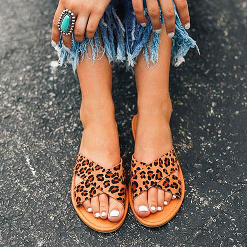 Female summer new European and American large size slippers leopard flat simple simple wild comfortable sandals
