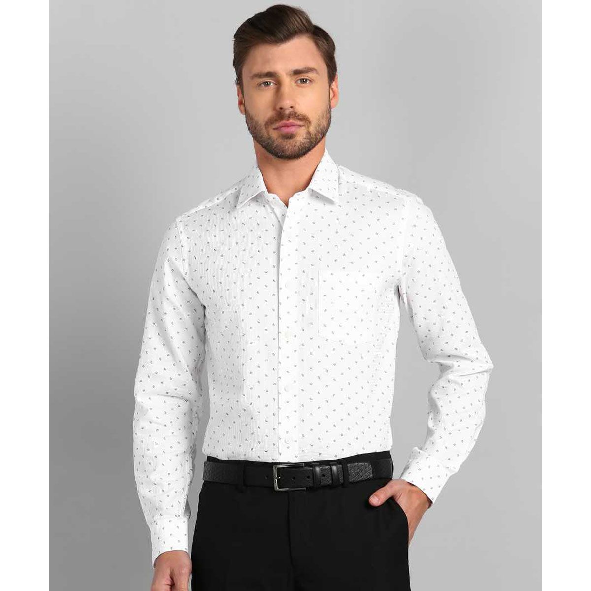 Fashionable Slim fit Full sleeve shirt.