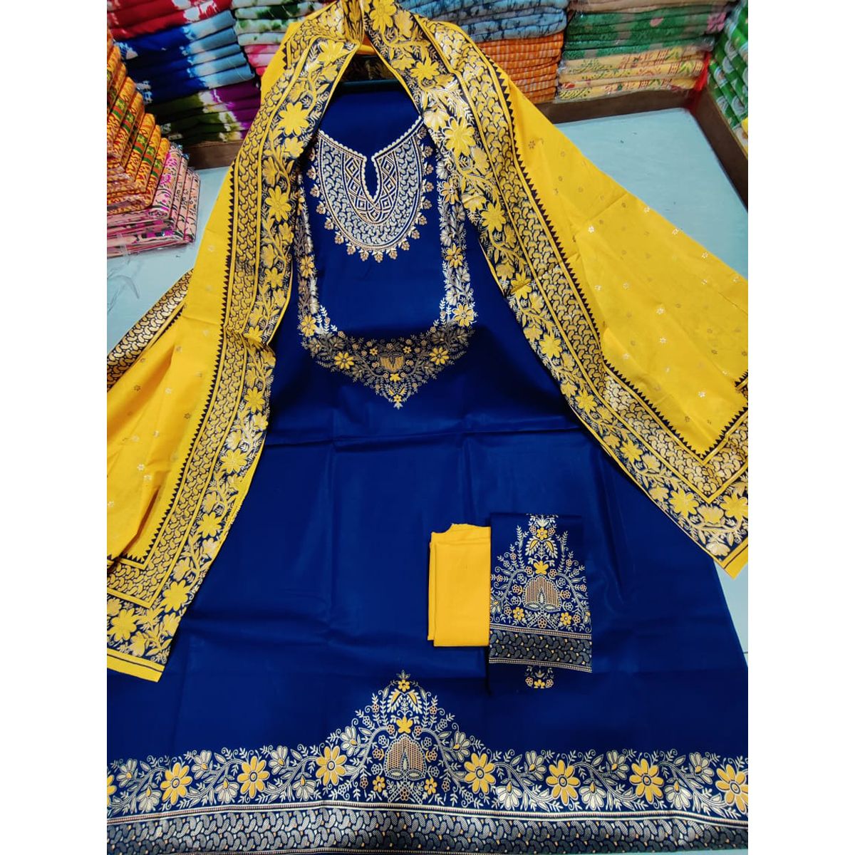Rong Tuly Afsan Karchupi Unstitched Ambuce Skin Print Cotton Three Piece Salwar Kamiz Dresses (3 Piece)