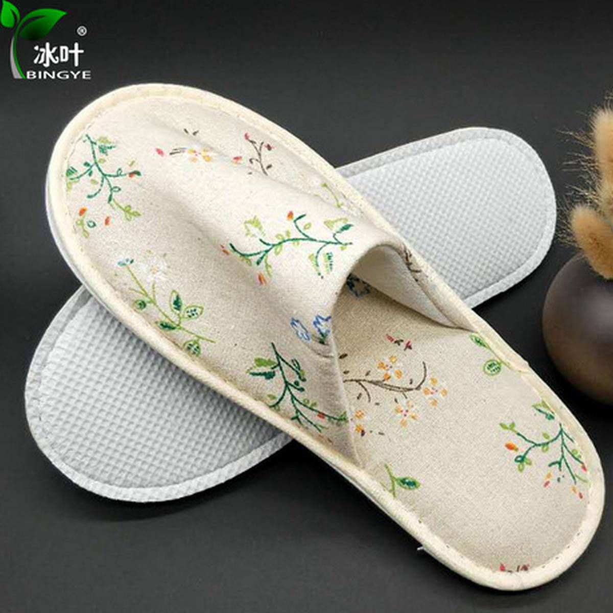 Fashionable Men or Women Winter Slipper