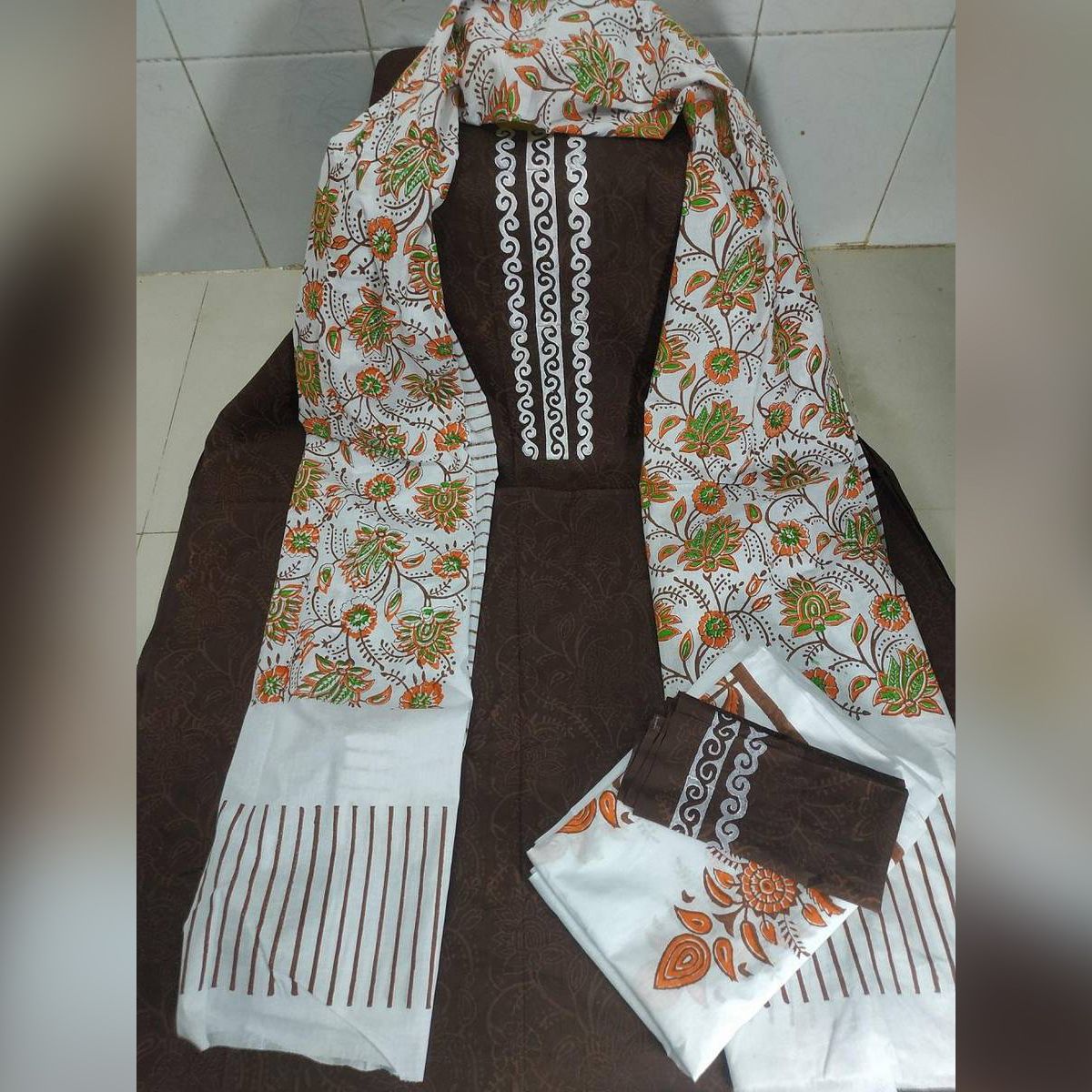 মহিলাদের জন্য আনস্টিচড সুতির সালোয়ার কামিজ
