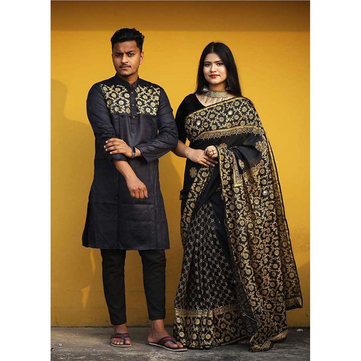 দম্পতির জন্য শাড়ি এবং পাঞ্জাবির কম্বো পোশাক