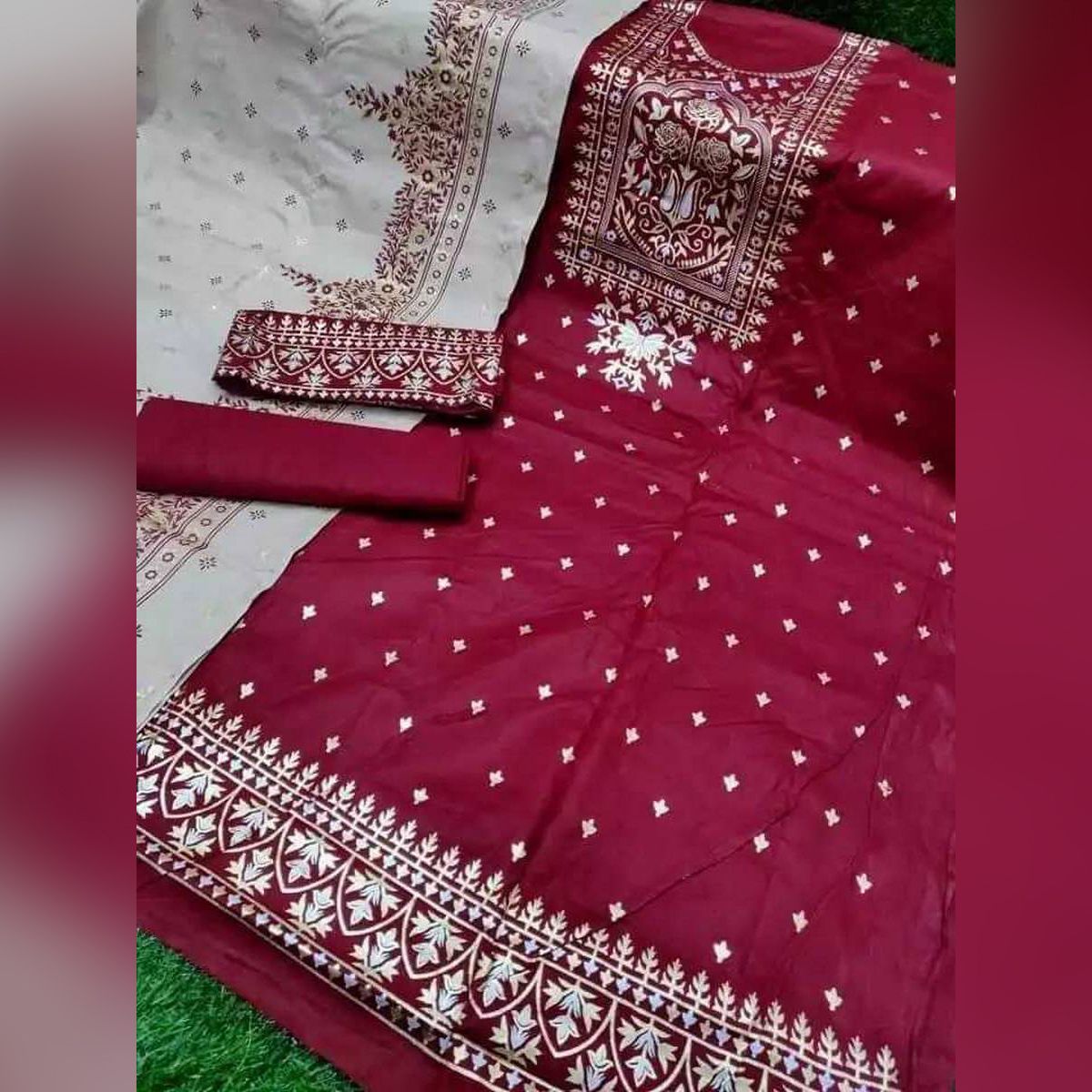 মিলন আফসান কারচুপি আনস্টিচড স্কিন প্রিন্ট সুতির থ্রি পিস সালোয়ার কামিজ ড্রেস (3 পিস)