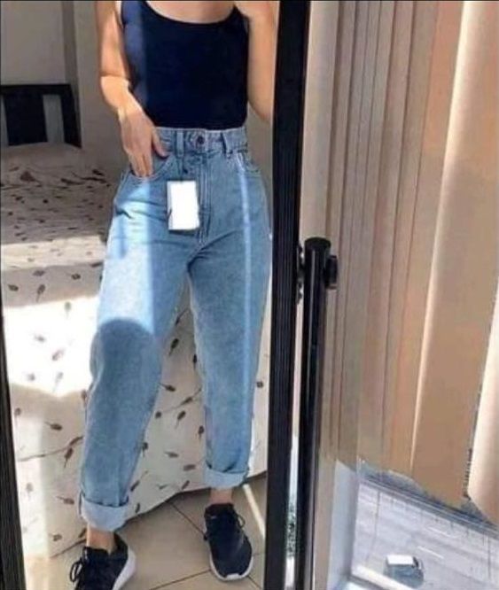 Zara High Waisted Mom Jeans- Hard Denim Fabric