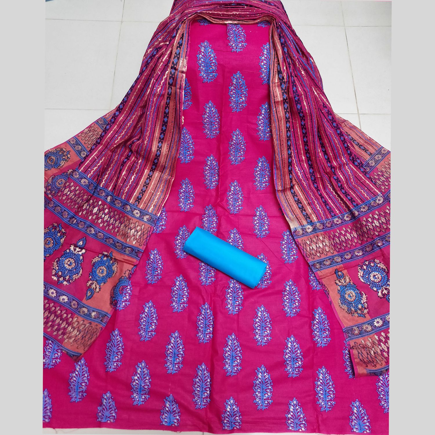Design Gorgeous Unstitched Cotton Screen Printed Salwar Kameez for Women (সুতি ৩ পিস)