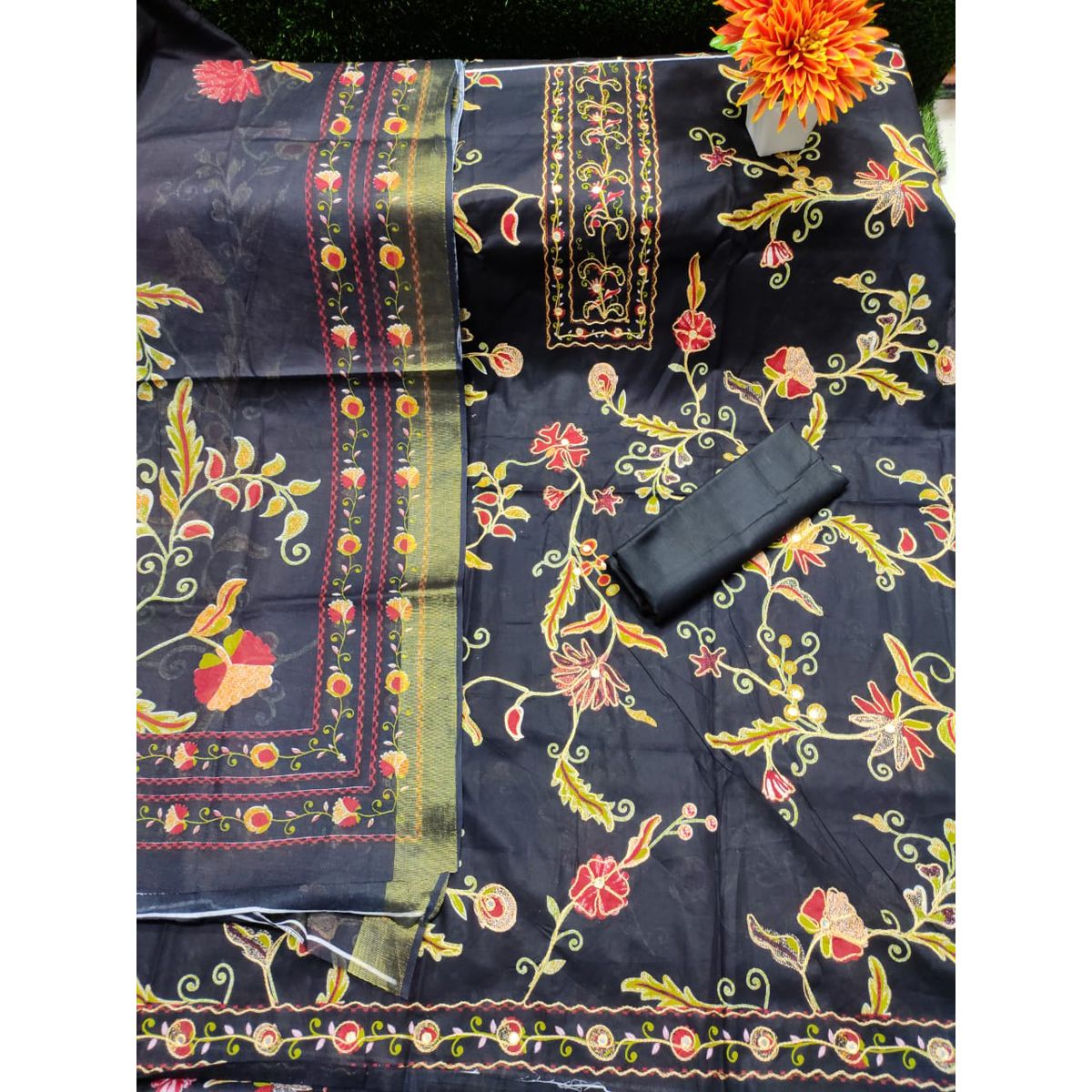 Exclusive unstiched কারচুপি বুটিক ড্রেস Three Piece For fashionable women Skin Print Unstitched Three Piece Dresses (3 Piece)