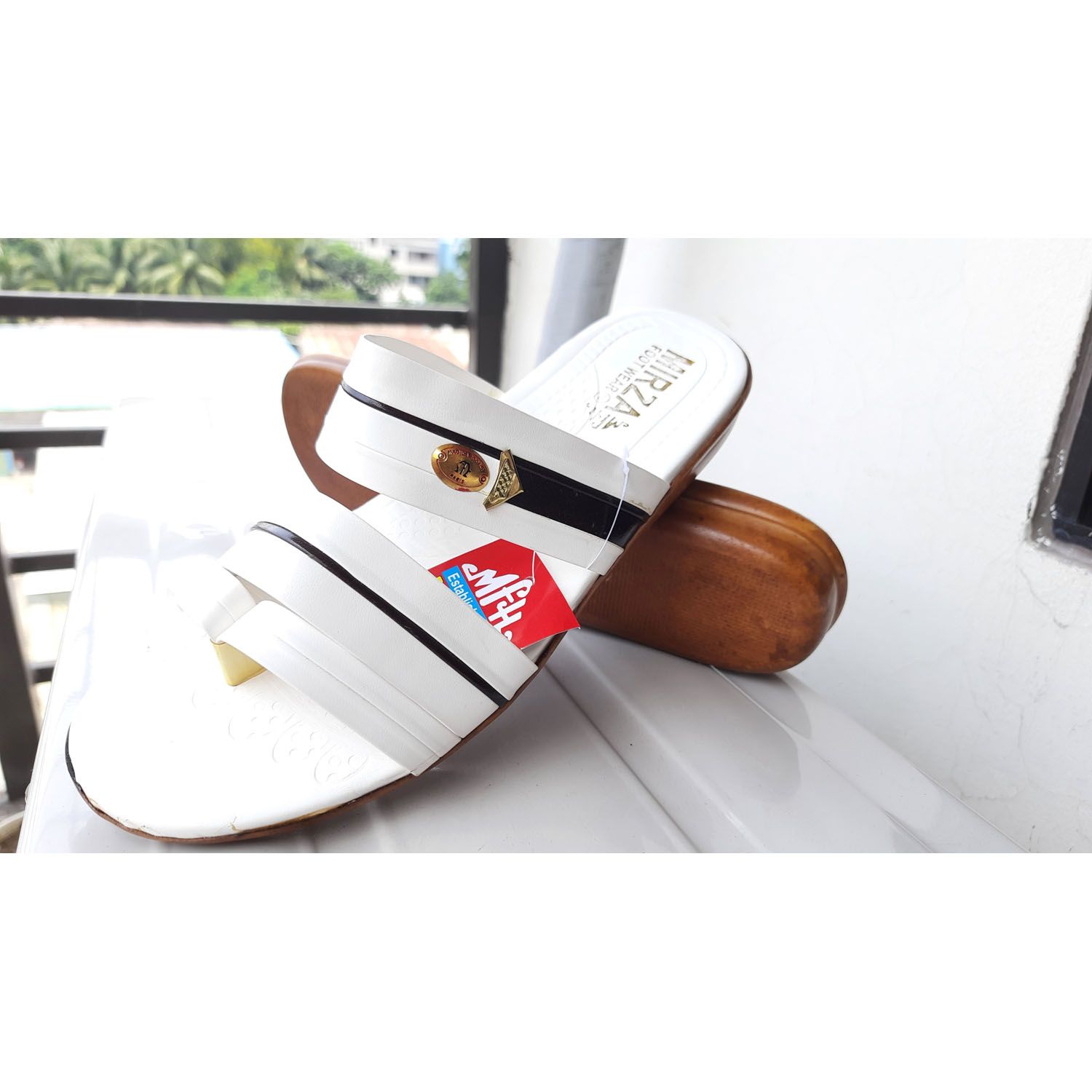 Mens fashionable chappal- White