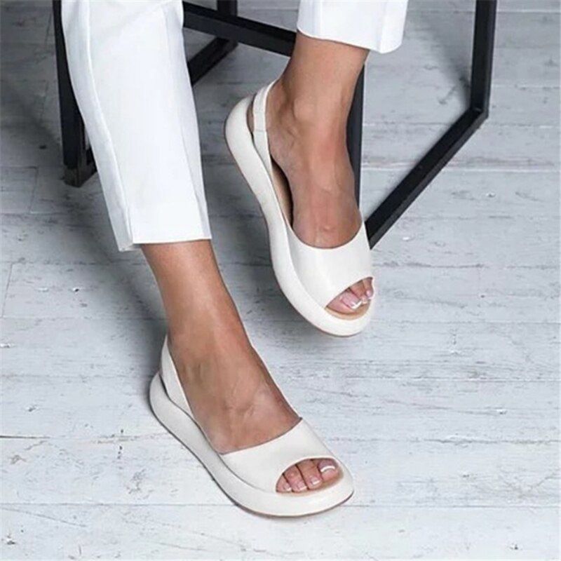 New Flat Sandals Slippers Women's Casual Outdoor slippers Beach shoes Thick sole sandals Summer slippers