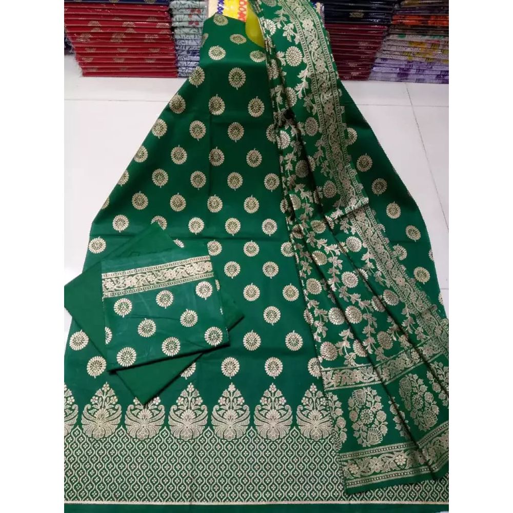 মহিলাদের জন্য আনস্টিচড এক্সক্লুসিভ, স্টাইলিস্ট, ফ্যাশনেবল তিনটি পিস।
