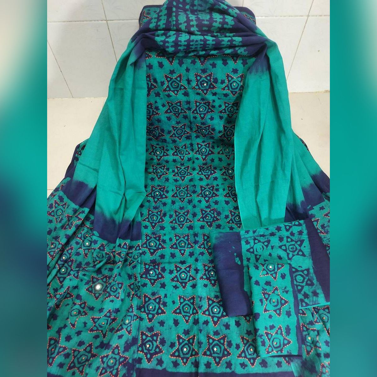 Unstitched hand ambotary Batique Cotton Exclusive, Fashionable, Stylish and Comfortable, High Quality Batique Printed Three Piece for Women