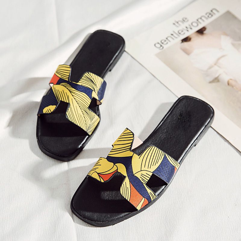 Women New Korean Version of The Open-toed Wear Flat Slippers Women Flat Heel Wild Summer Sandals Slipper