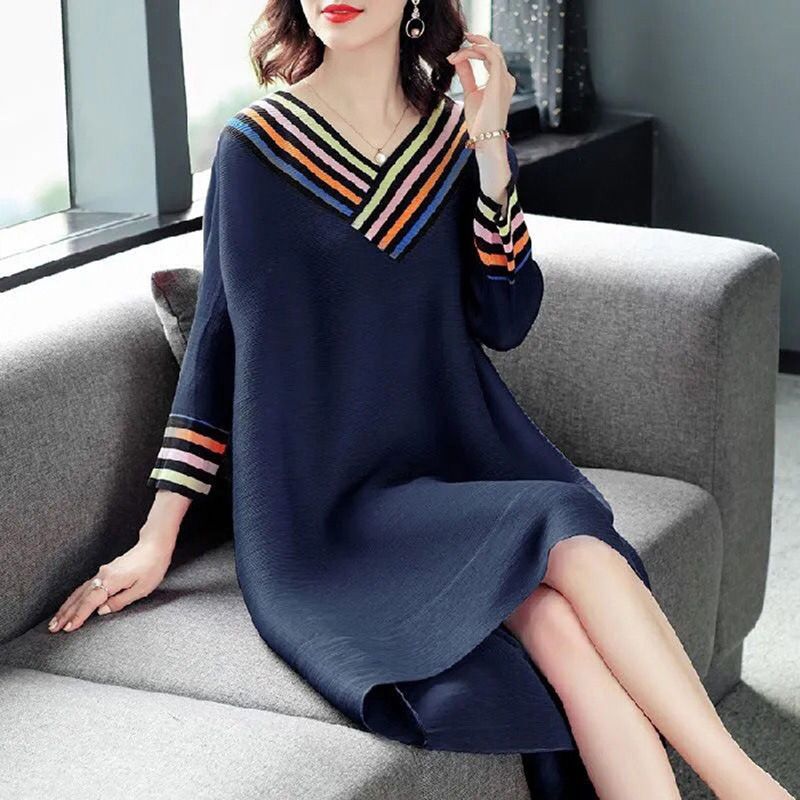 Women Dress Loose Plus Size V-neck Dress Fashion Age-reducing Skirt color
