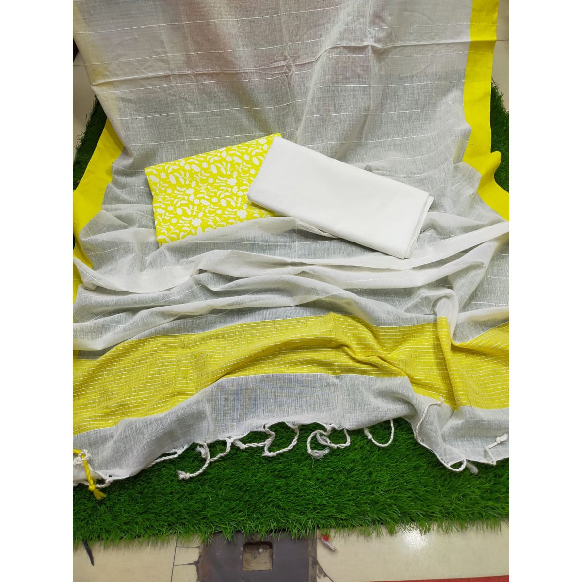 Nadia Slab Tat Skin Print Cotton Unstitched Three Piece Salwar Kamiz {3 Piece}