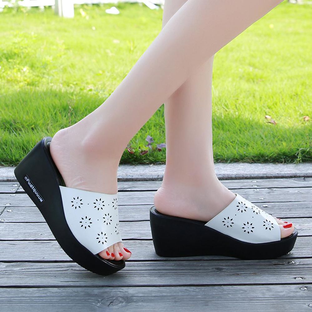 【ALLGOOD】Women's Fashionable Casual Hollow Out Wear Outside Slippers Shoes
