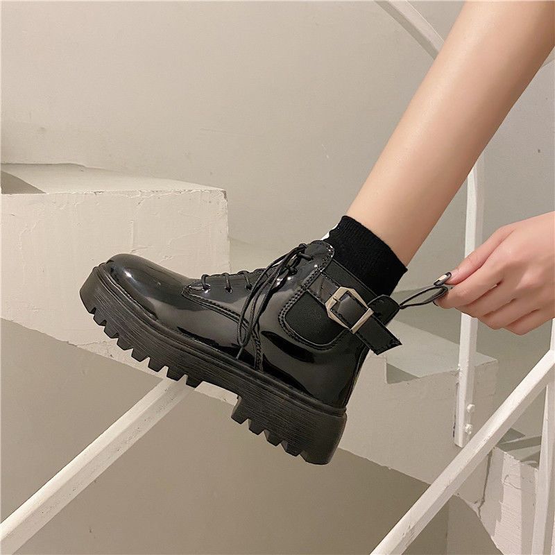 Boots Women New Korean Style Thick Bottom Fashion Black Shoes Shoes for Women Versatile Short Locomotive Martin Boots Female Handsome kasut perempuan