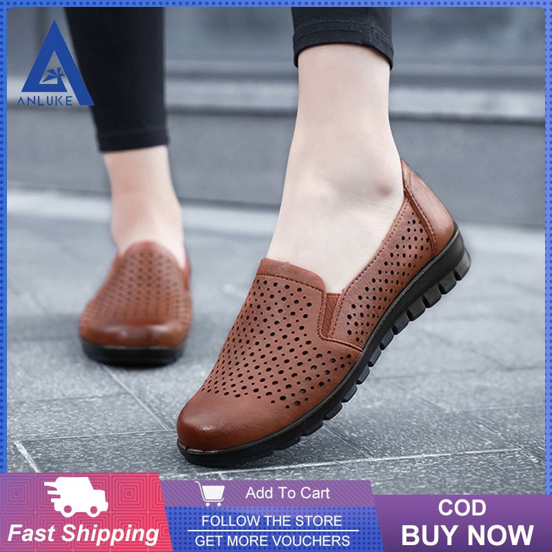 Women Shoes Hollow Breathable Slip on Shoes Fashion Comfortable Loafers Soft Bottom Flats Shoes for Women Leather Shoes Kasut Perempuan