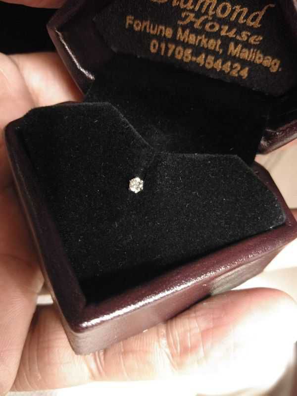 Small Size Diamond Nose pin