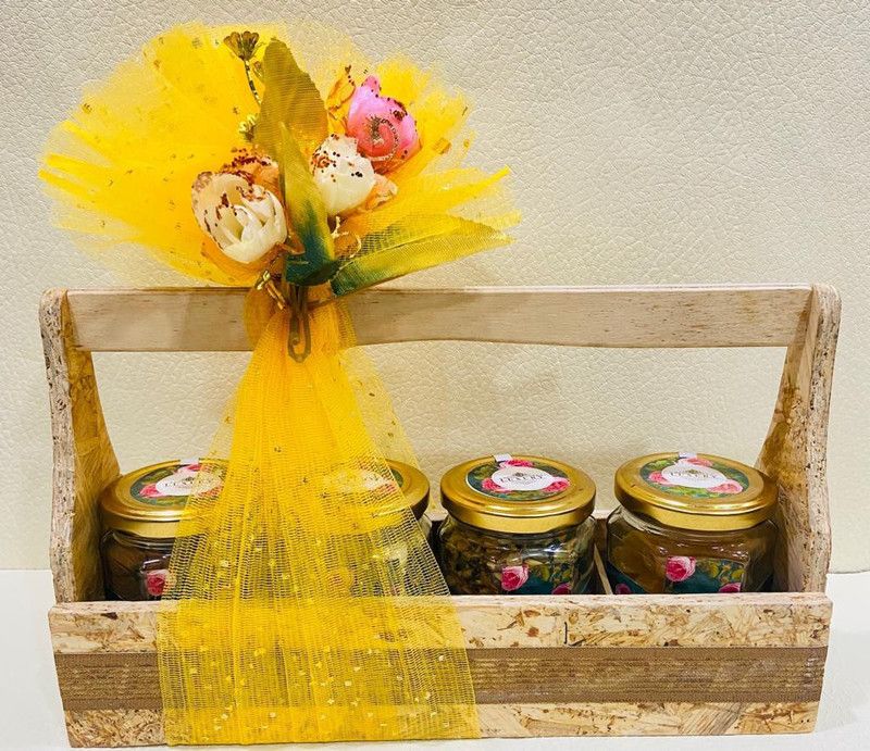 VSD Festive Dry Fruits Gift Box/Tray 4 Jar Wooden Tray with handle Assorted Nuts  (800 g)