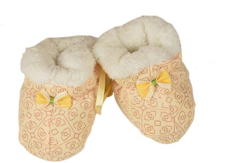 tiekart Cute Yellow Flannel Booties Footwear for Baby Boys and Baby Girls Booties  (Toe to Heel Length - 17 cm, Yellow)