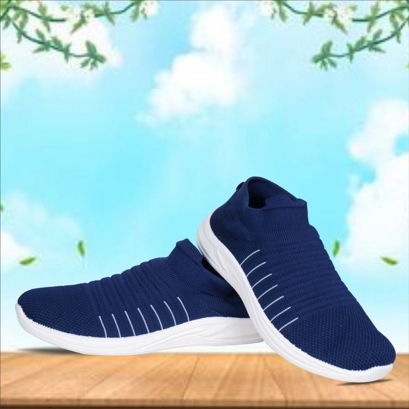 Comfortable and Light Weight sports shoes for men and boys Running Shoes For Men  (Blue)