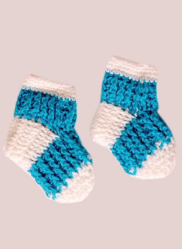 Knitsandknots Booties  (Toe to Heel Length - 10 cm, White, Blue)