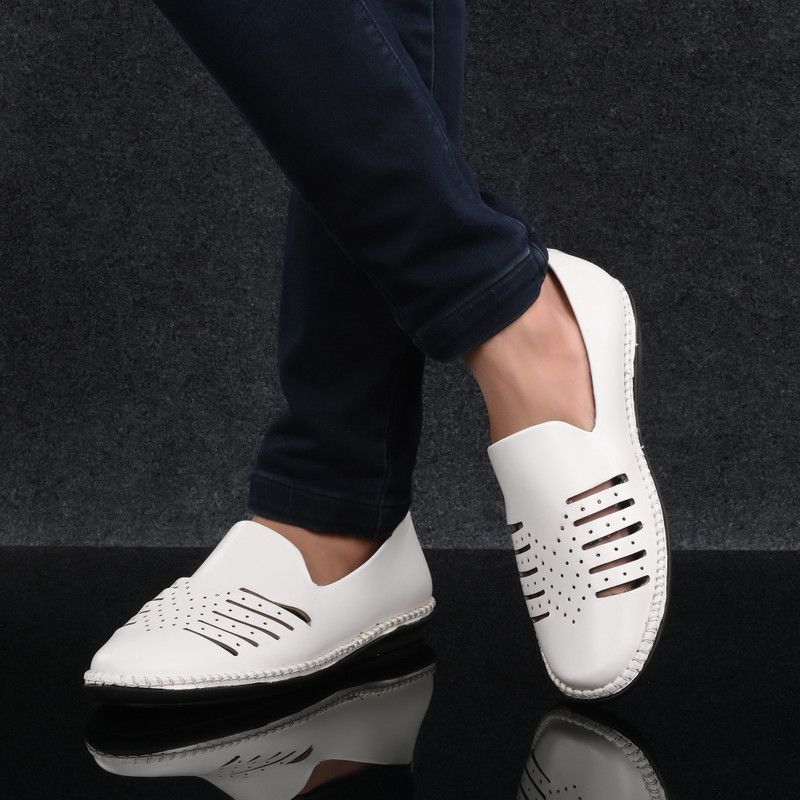 Men Synthetic Leather Party Wear Casual Shoes Slip On Sneakers For Men  (White)
