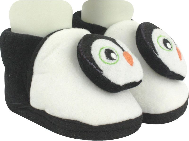 Neska Moda 0 To 12 Month Baby Booties  (Toe to Heel Length - 12 cm, White,Black)