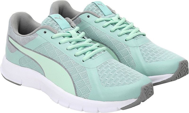 Trackracer 2.0 Wn's Sneakers For Women  (Green)