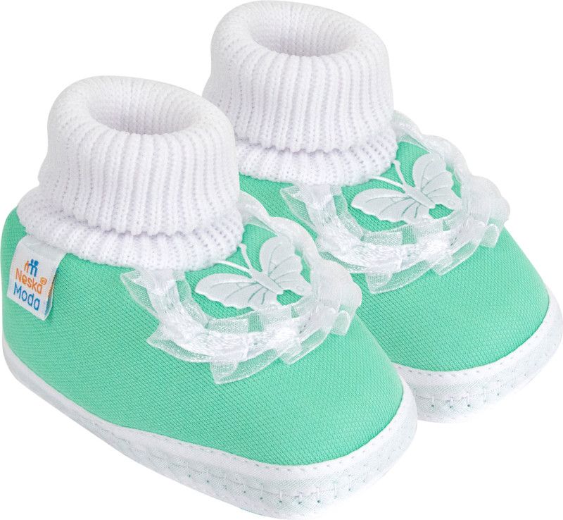 Neska Moda 0 To 12 Month Frill Butterfly Baby Booties  (Toe to Heel Length - 12 cm, Green)