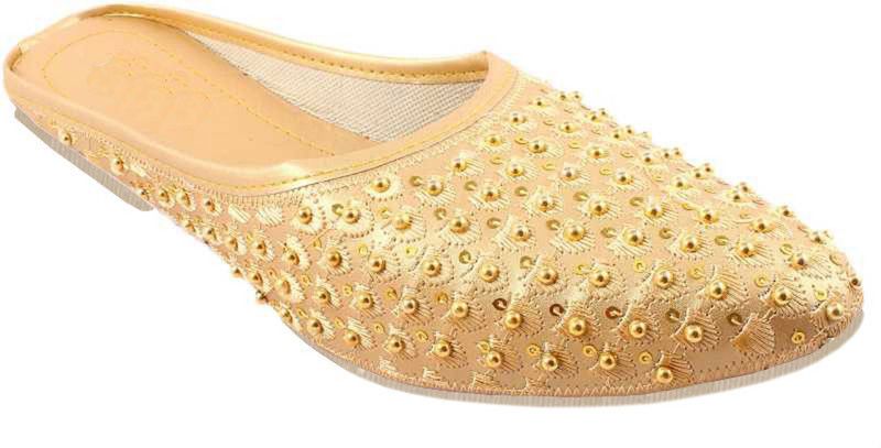 ladies juti Mojaris For Women  (Gold)