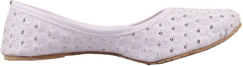MOR PANKH DESIGN Jutis For Women  (White)