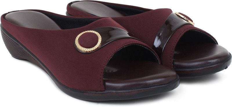 Women Brown, Gold, Black Flats