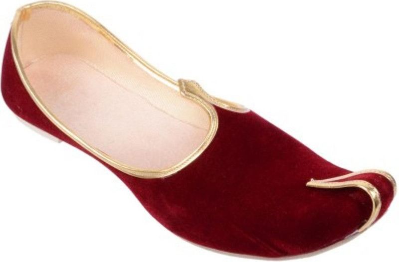 Velvet Juti Mojari Mojaris For Men  (Maroon)