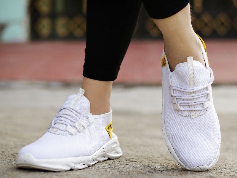 Men's Casual Mesh Material Sports Shoes New Arrival All Occasions Running Shoes Running Shoes For Men  (White)