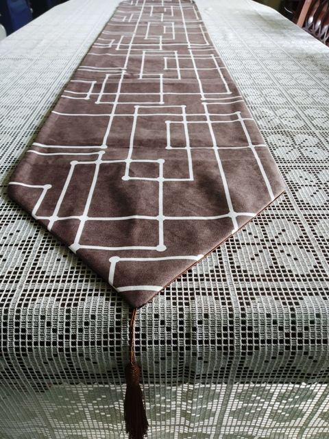 Single Table Runner