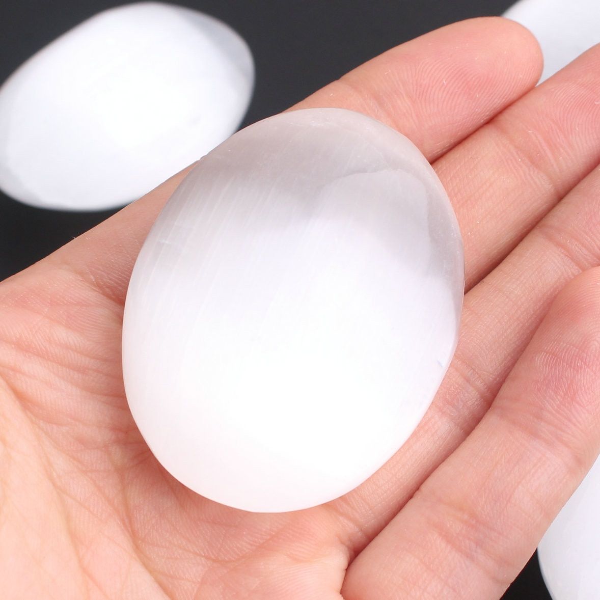 1PC Transparent White Selenite Tower Gypsum Palm Tumbled Stone Quartz Crystal Power Gift Relaxation Reiki healing Decoration