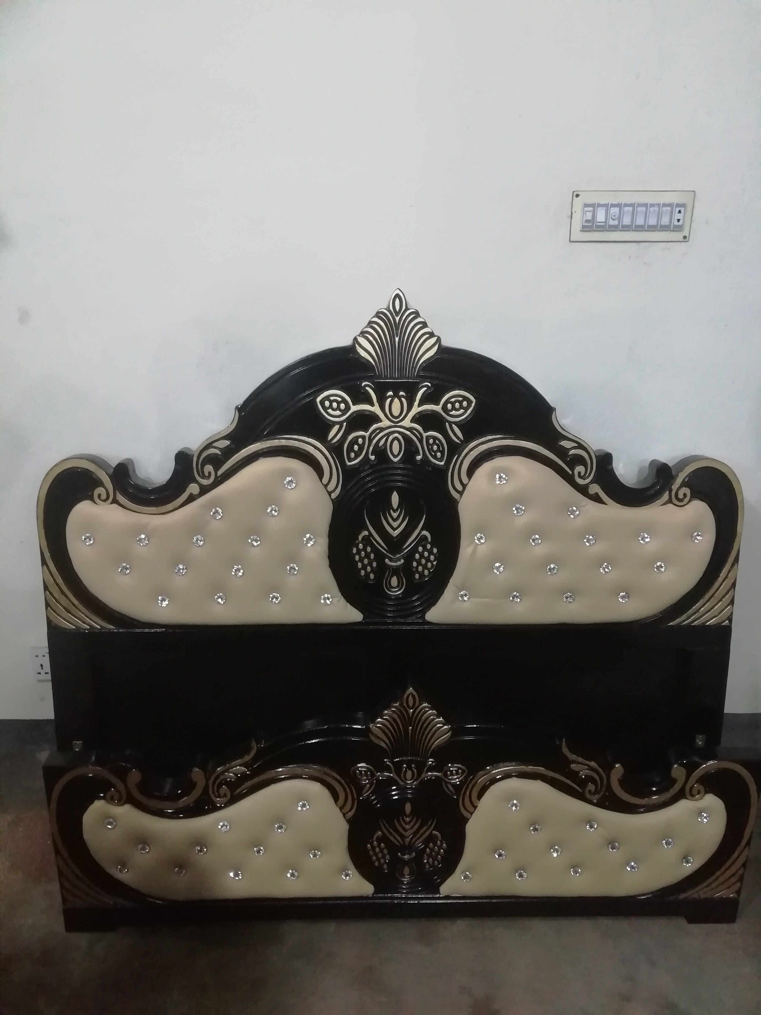 B-0501 Royal Leather Bed (ALL SIZE)