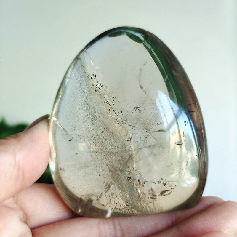 A Natural transparent quartz crystal Home furnish Powerful magnetic field energy chakras High quality stones healing crystals