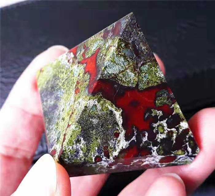 45-50mm natural stones and minerals dragon blood stone pyramid shaped gem healing crystals