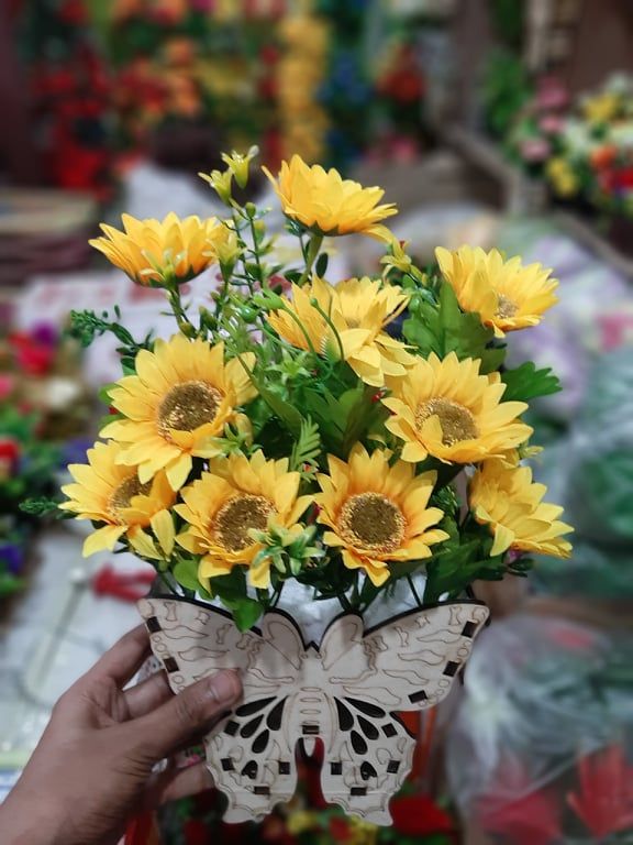 ARTIFICIAL SUNFLOWER WITH A DESGIN BUTTERFLY