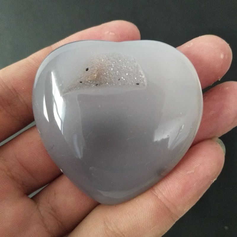 A Natural stones and crystals cristal heart agate crystal cluster home decor palm stone very beautiful