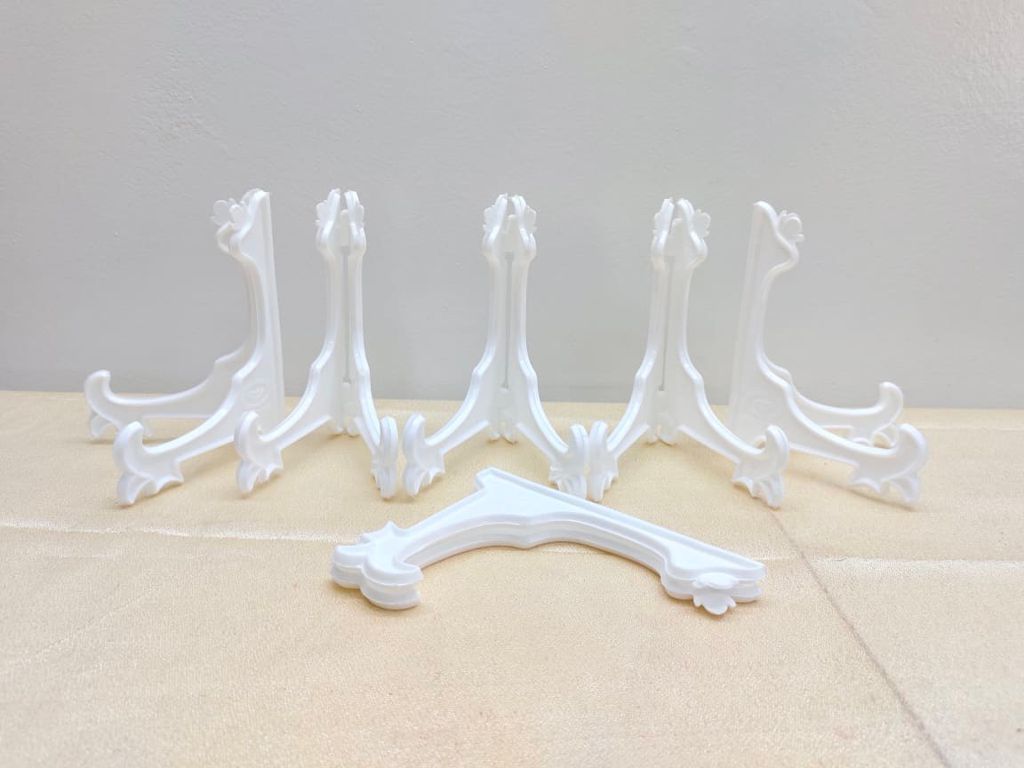 12 Pcs White Plastic Easels or Stand Plate Holders to Display Pictures 5.5 Inch. Placecards, or Other Items at Weddings, Home Decoration, Birthdays, Tables. CD80. - Wall Frame - Photo Frame - Photo Frame